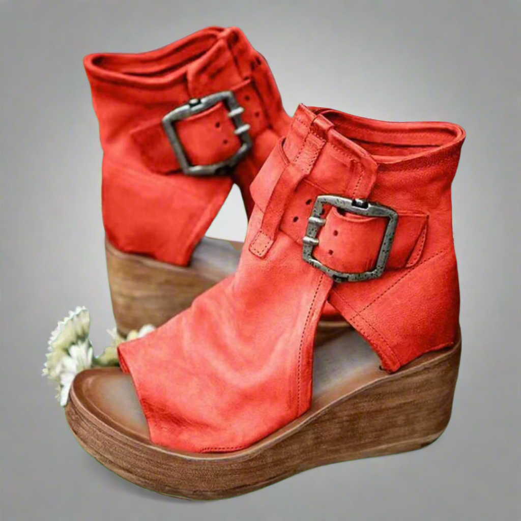 Claire | Leather sandals with crafted finish