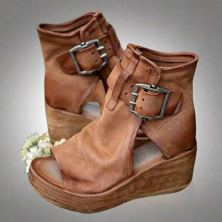 Claire | Leather sandals with crafted finish