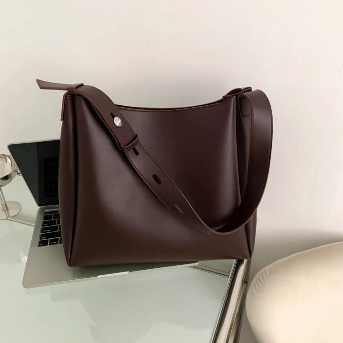 Bella | Practical and spacious everyday bag