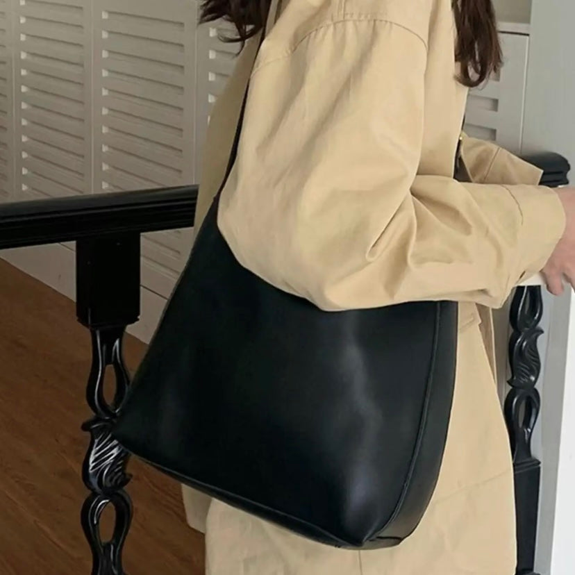 Julie | Timeless bag with refined design