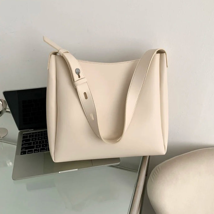 Bella | Practical and spacious everyday bag