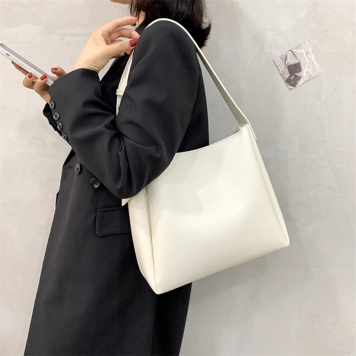 Bella | Practical and spacious everyday bag