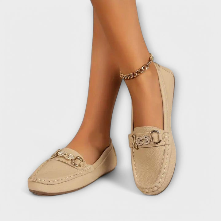 Lara | Classic loafers with simple lines