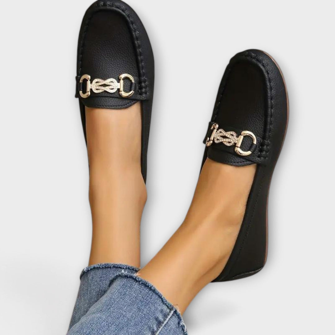 Lara | Classic loafers with simple lines