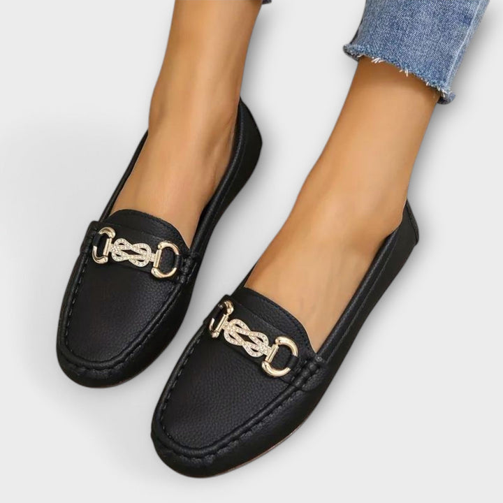 Lara | Classic loafers with simple lines
