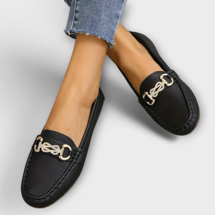 Lara | Classic loafers with simple lines
