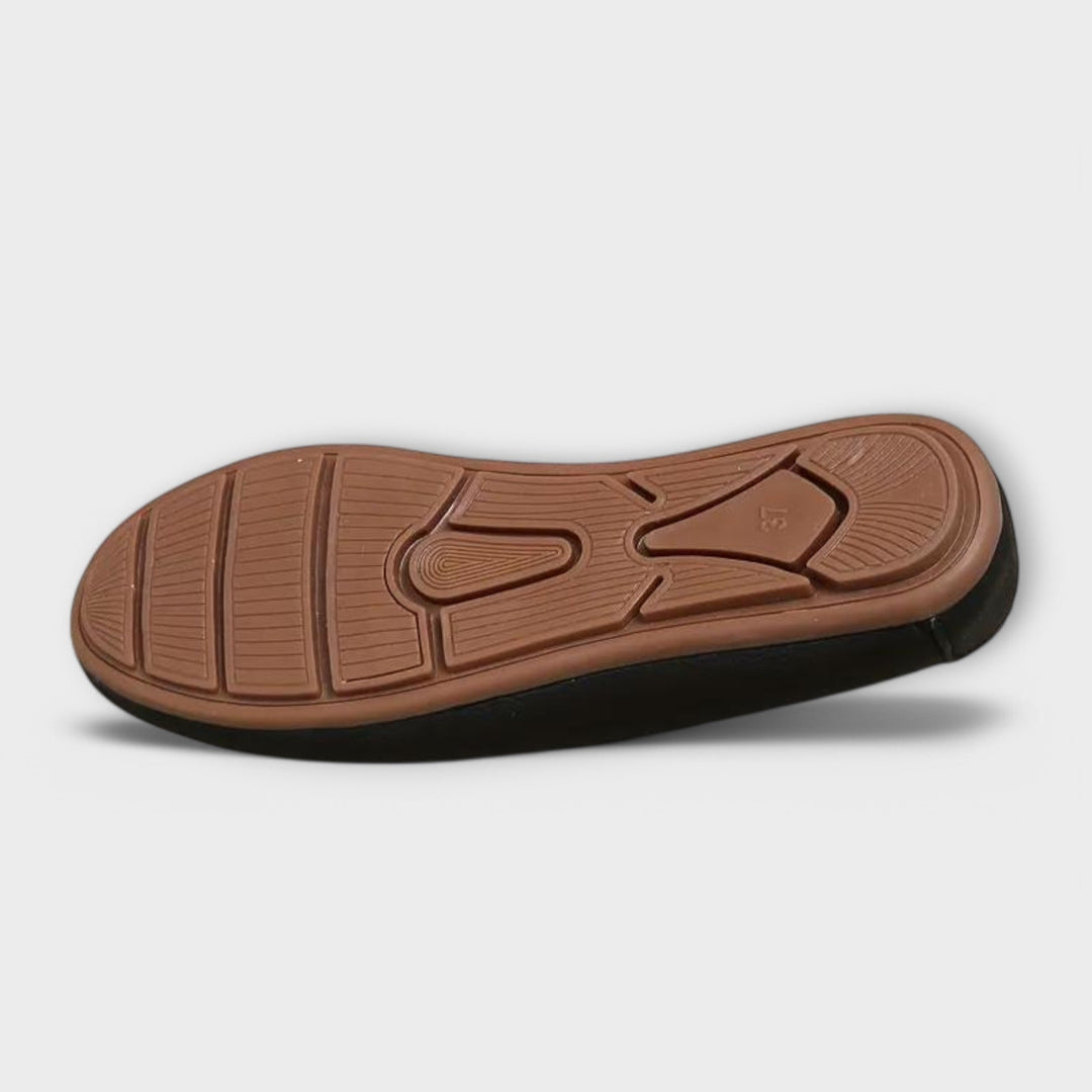 Lara | Classic loafers with simple lines