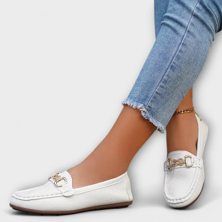 Lara | Classic loafers with simple lines