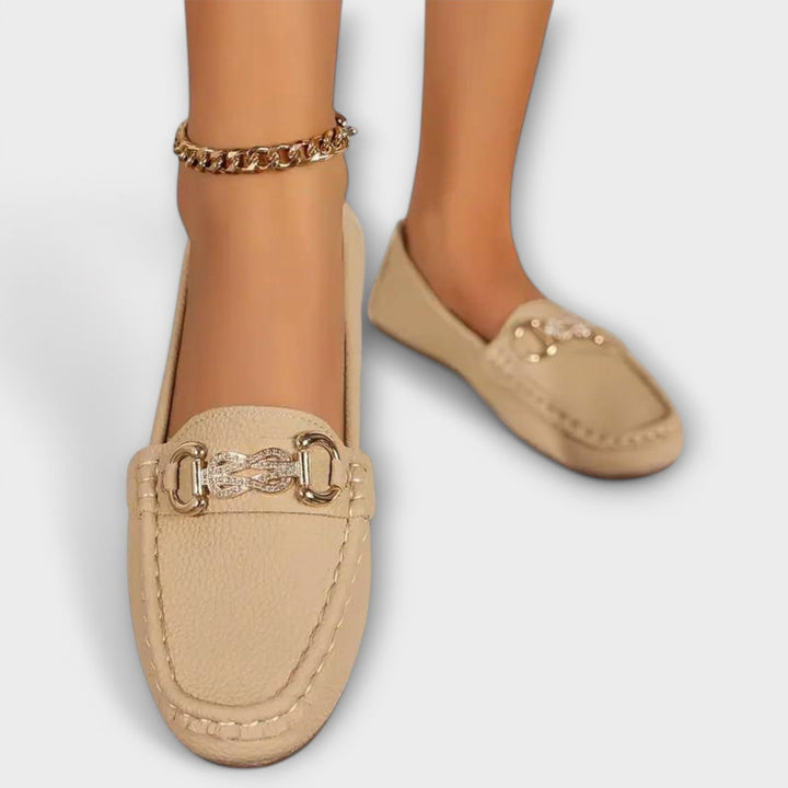 Lara | Classic loafers with simple lines