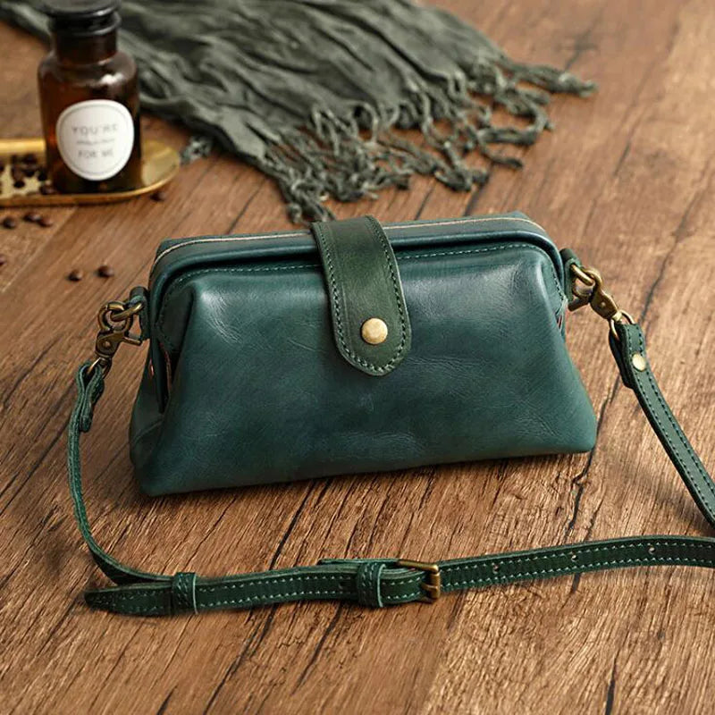 Kaja | Compact shoulder bag with modern design