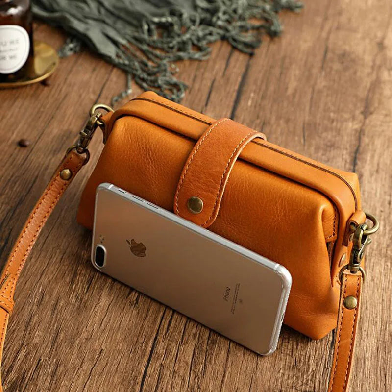 Kaja | Compact shoulder bag with modern design