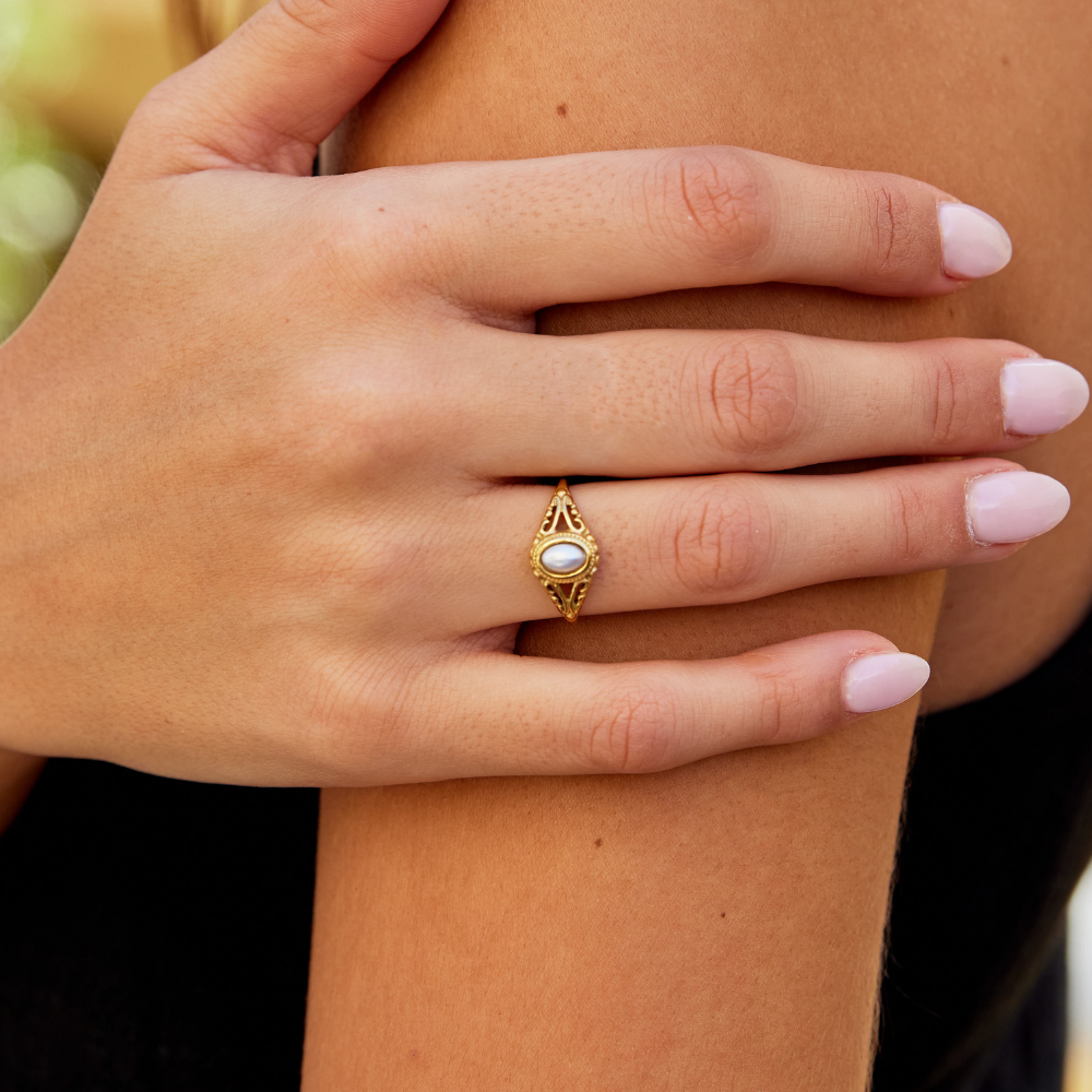 Livia | Vintage-Inspired Ring with Freshwater Pearl