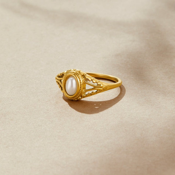 Livia | Vintage-Inspired Ring with Freshwater Pearl