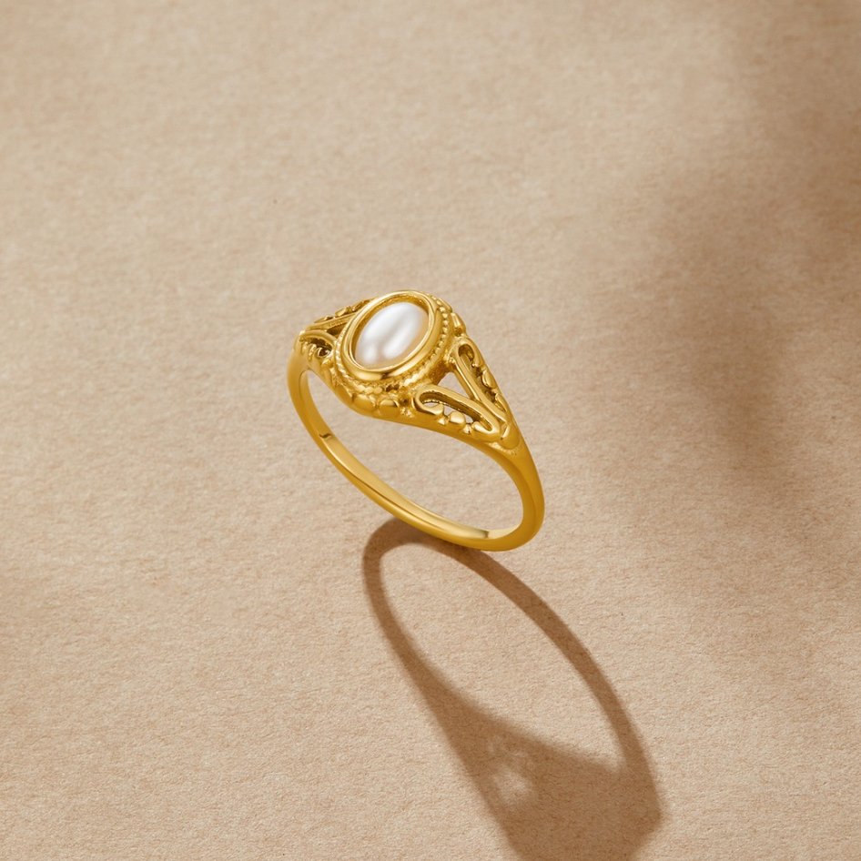 Livia | Vintage-Inspired Ring with Freshwater Pearl