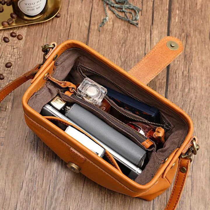 Kaja | Compact shoulder bag with modern design